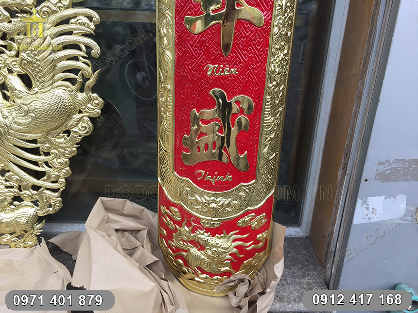 bộ cuốn thư c&acirc;u đối đồng v&agrave;ng nền đỏ